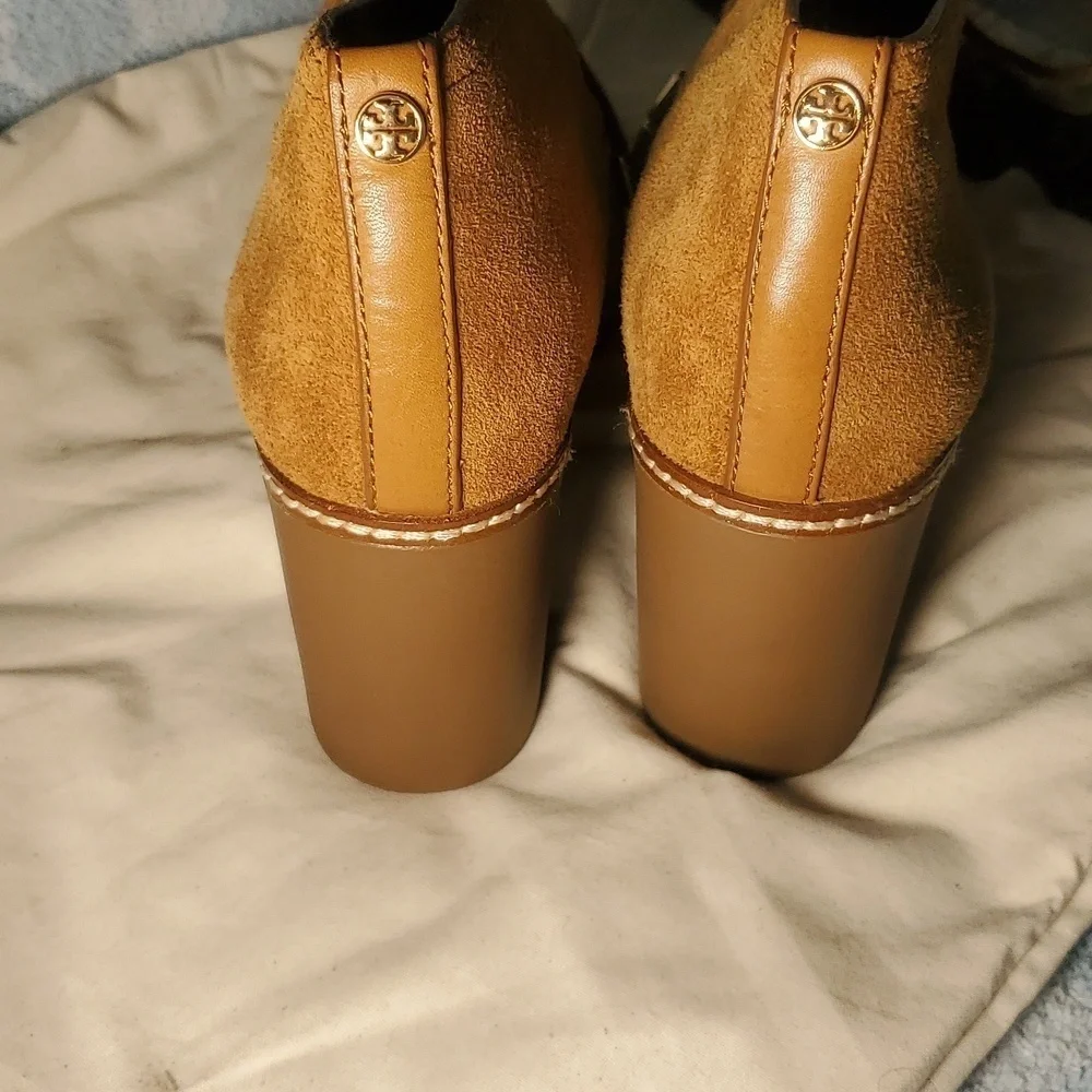 New Tory Burch ‘Hilary’ Suede Tan Brown Suede Ankle Booties Boots Size 8